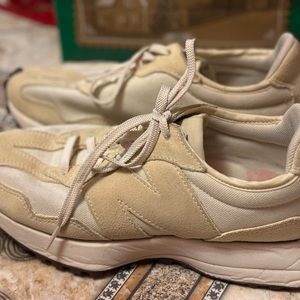 New Balance The Intelligent Choice 327. Looks brand new. Slightly worn.